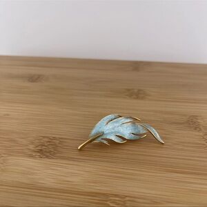 VTG Signed Leaf Brooch Pin in Gold Tone + Blue